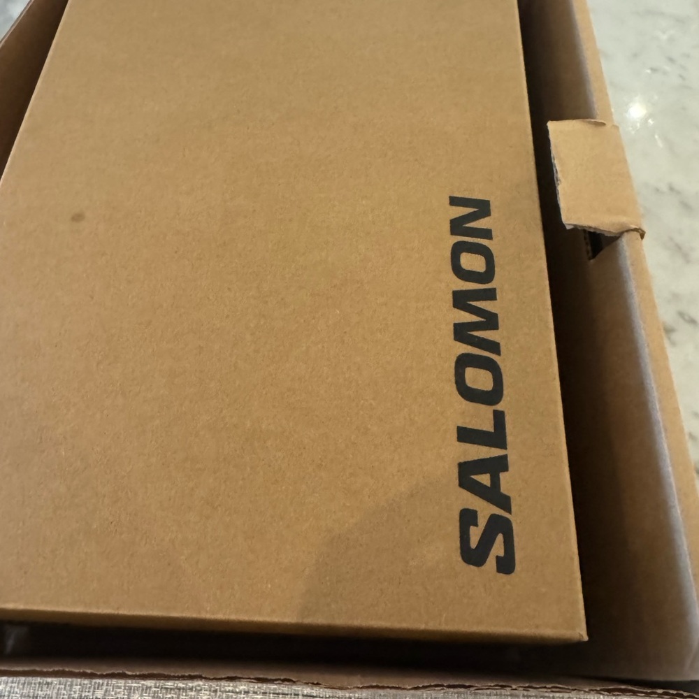 Salomon hikers, athletic shoe! New with tags!!! Womens 9.5 Men’s 10.5 UNISEX